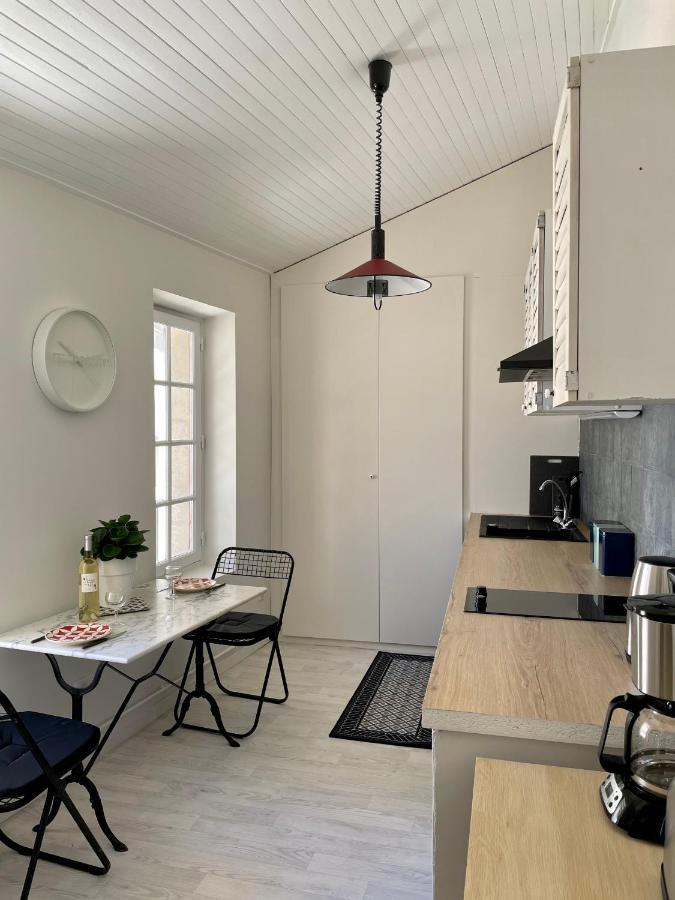 Appartement Aux Pieds Du Palais Des Papes. Авиньон Екстериор снимка